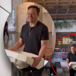 Elon Musk as usual: He entered the Twitter Center with a sink in his hand Elon Musk as usual: He entered the Twitter Center with a sink in his hand